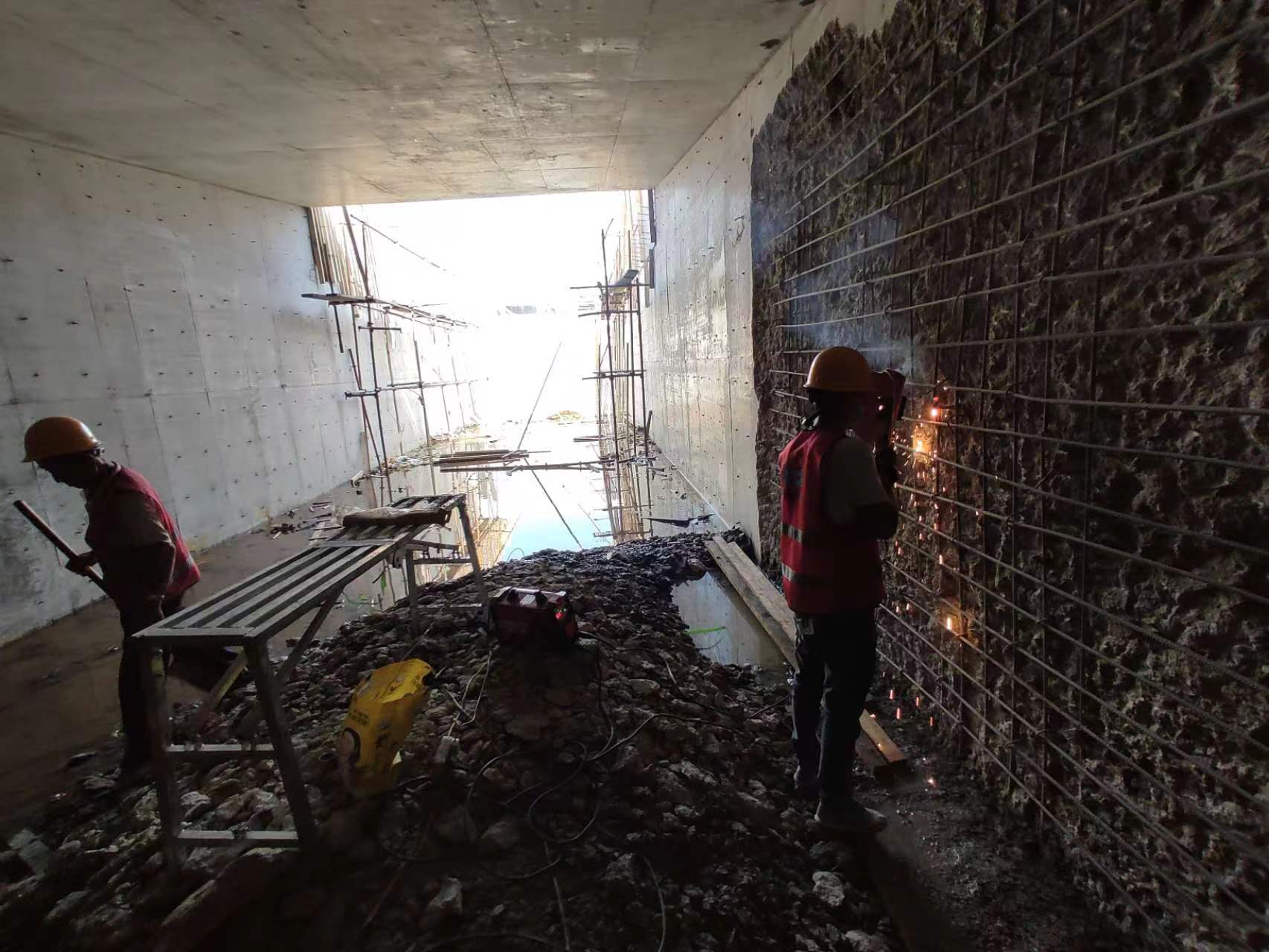 南芬挖断承重墙导致楼体开裂，加固施工方案出炉